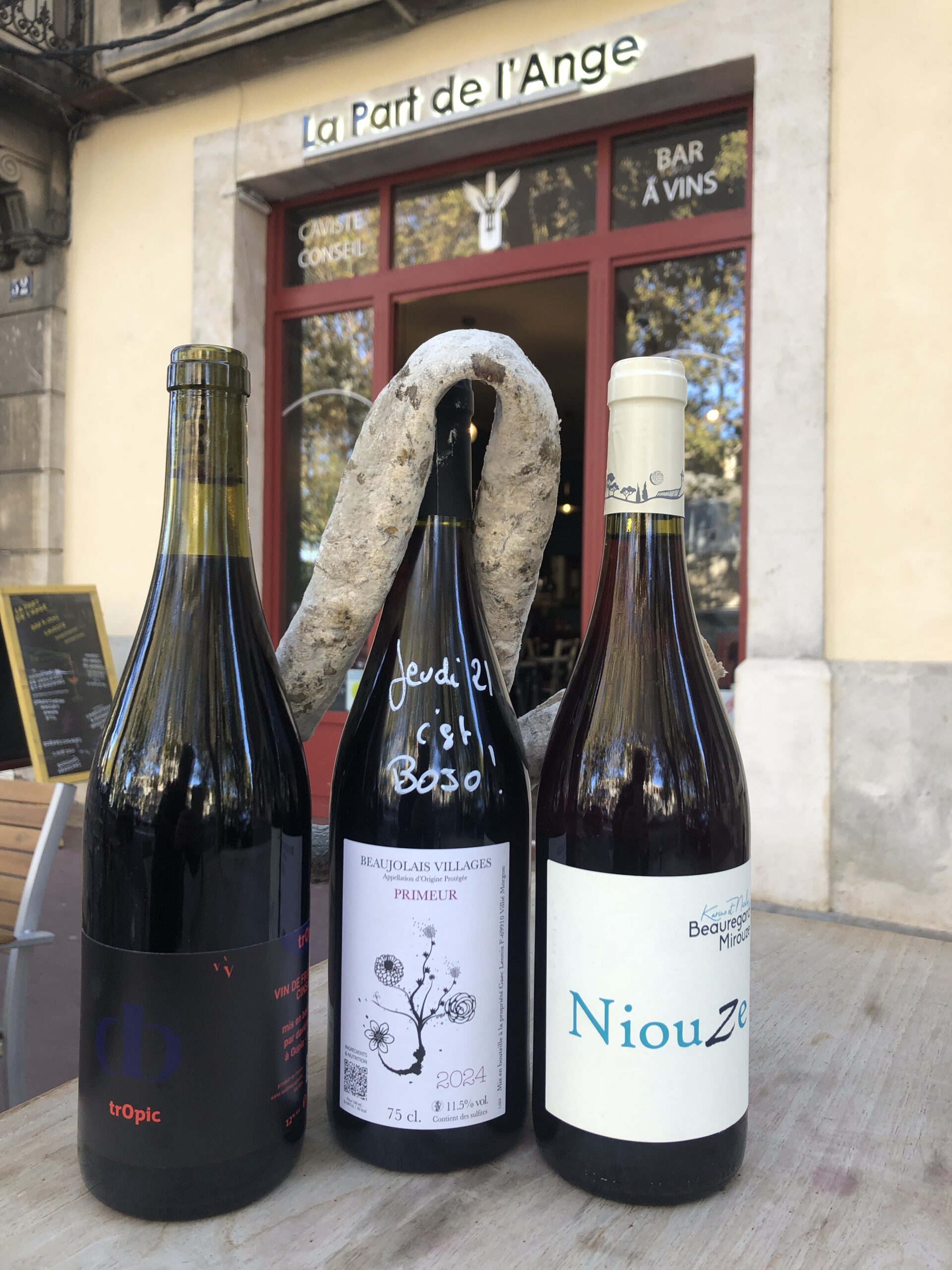 Bojo primeur du domaine Léonis (Villié-Morgon), le Niouze, primeur du Château Beauregard Mirouze (Bizanet) et Tropic, le vin nouveau de David Béhar (Oupia)